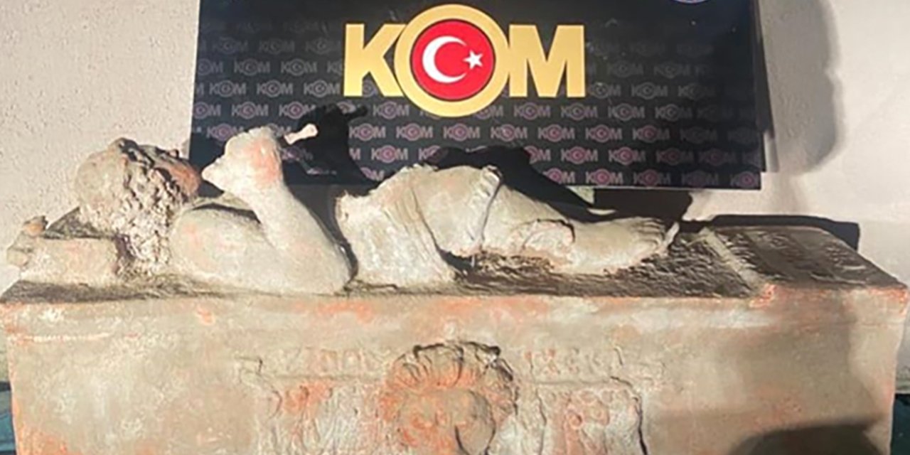 Eski Roma Dönemine Ait 1,5 Metrelik Lahit Ele Geçirildi