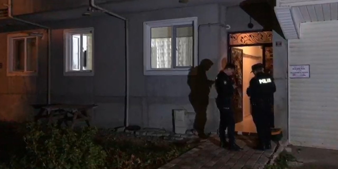 Evde Hırsızlık Yaparken Ev Sahibi Kilitli Kapıyı Açmaya Çalışınca Camdan Atladılar