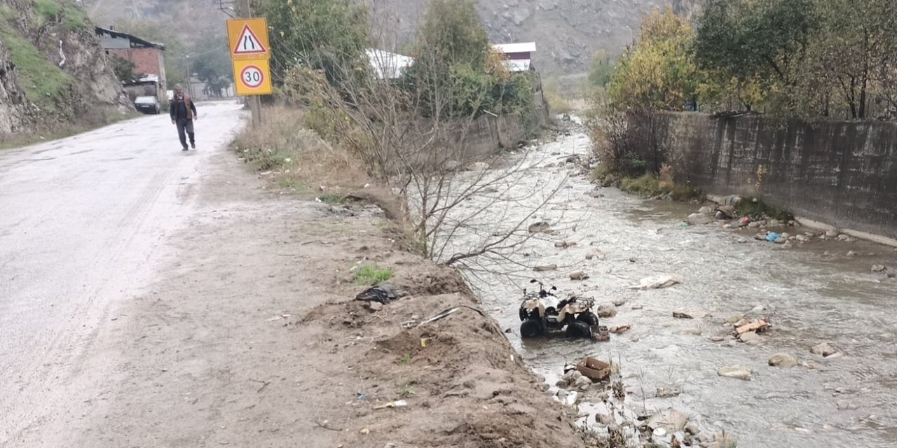 Artvin'de ATV'nin dereye yuvarlandığı kazada sürücü öldü