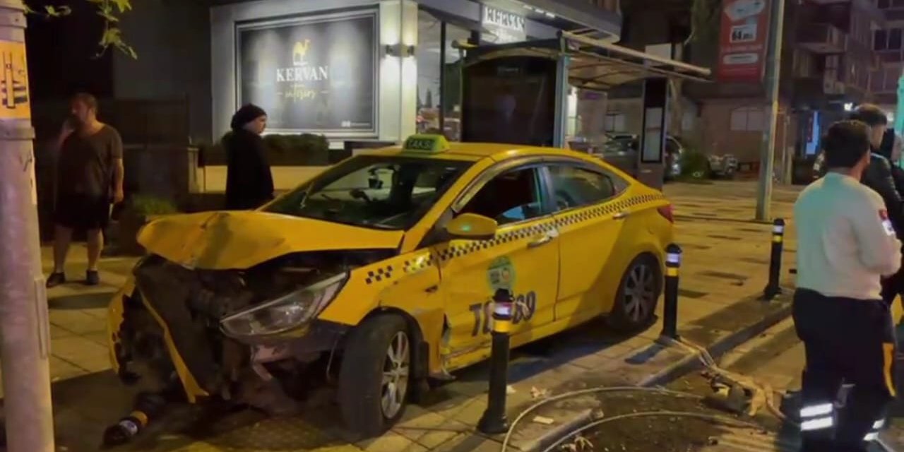Kadıköy'de Alkollü Sürücünün Kullandığı Otomobil Kaza Yaptı: 1 Kişi Yaralandı