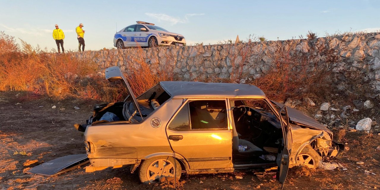 Otomobil Şarampole Yuvarlandı: 3'ü Çocuk 5 Yaralı