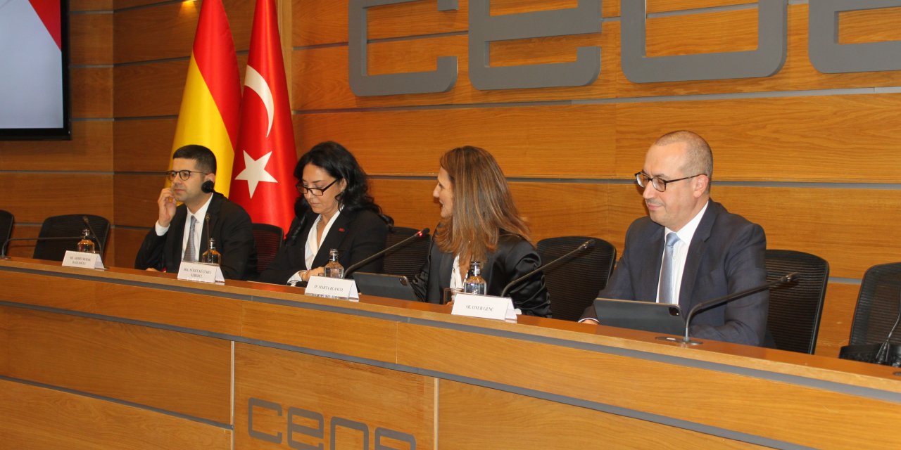 Cumhuriyetin 100. Yılında Bbva, İspanya'da Yatırımcılara Türkiye Tecrübelerini Anlattı