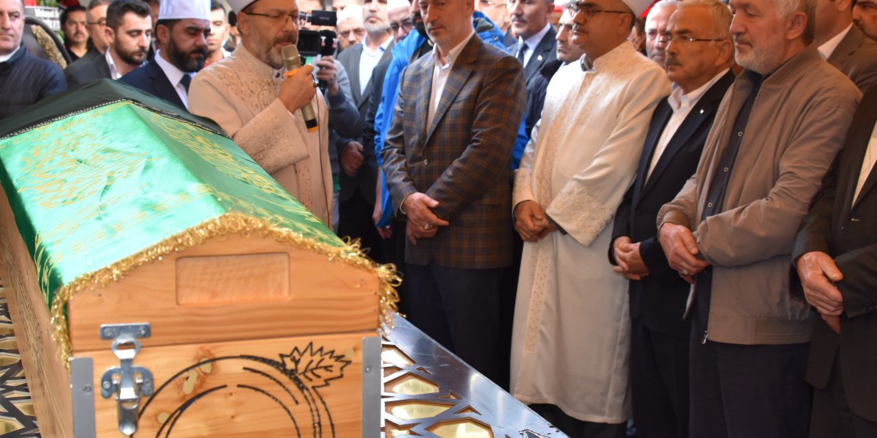 Diyanet İşleri Başkanı Erbaş'ın Annesi Toprağa Verildi