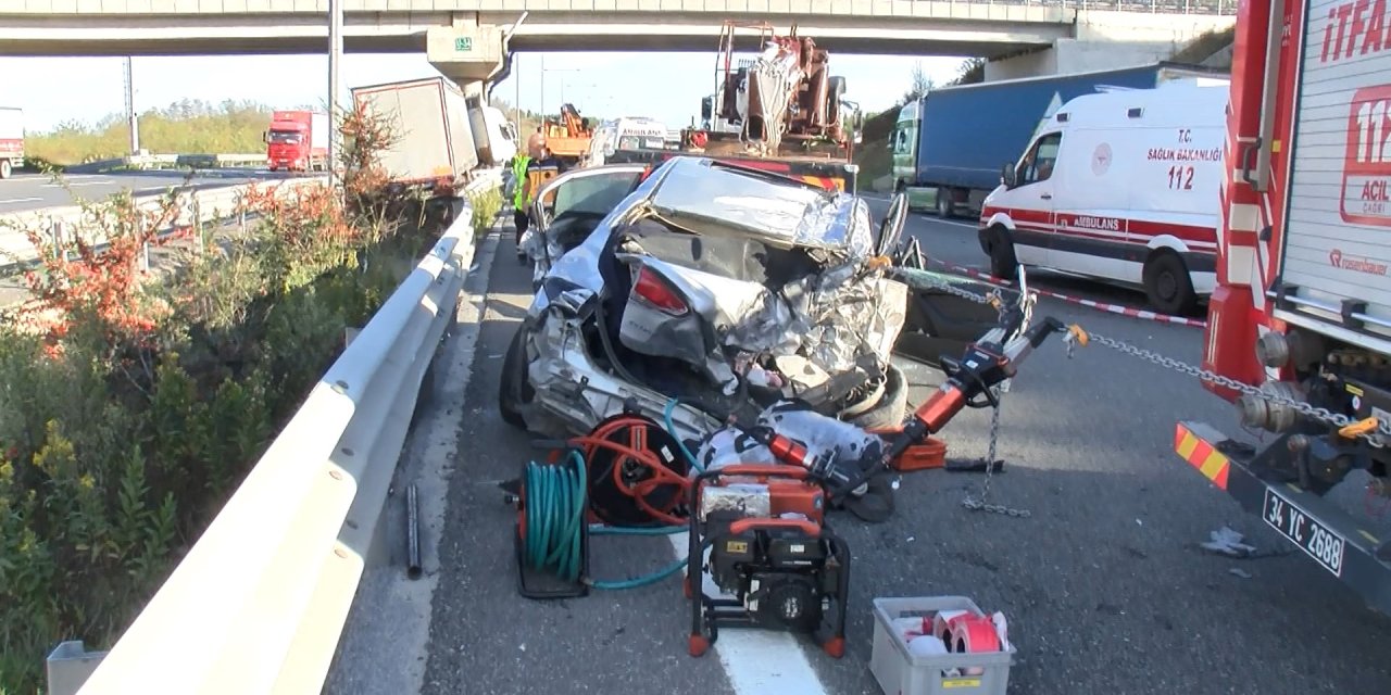 Kuzey Marmara Otoyolu'nda Tır Otomobile Çarptı: 1 Ölü, 4 Yaralı