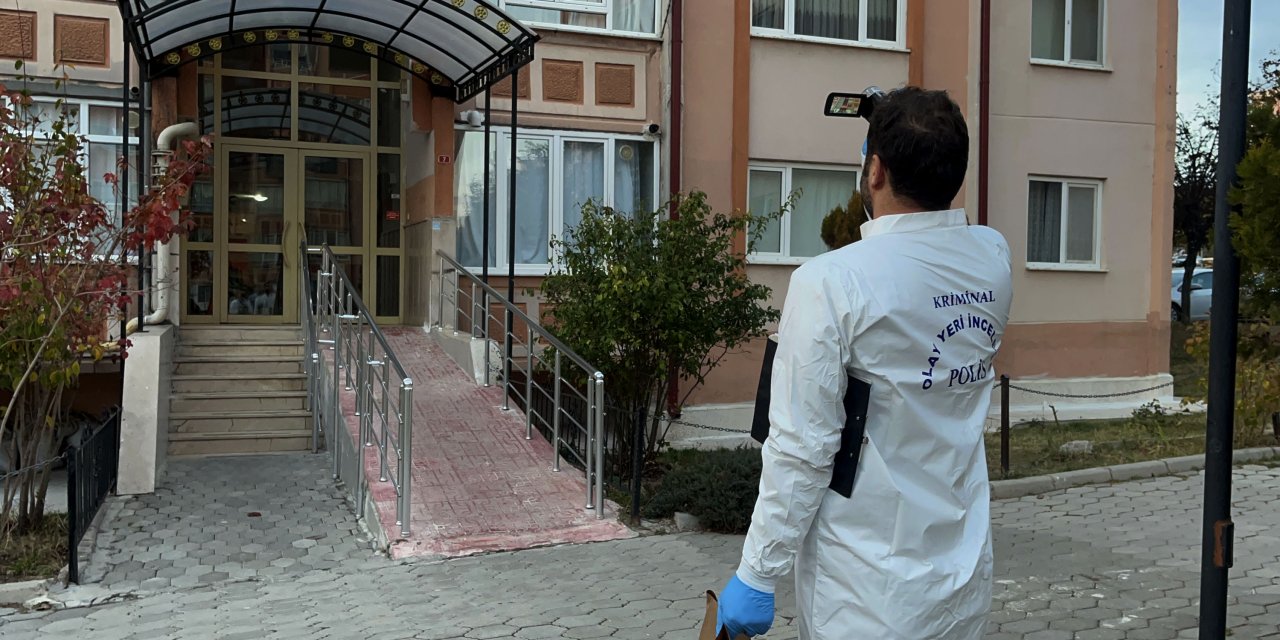 Erkek Hemşire, Mesai Arkadaşı Kadın Hemşirenin Evinde Ölü Bulundu