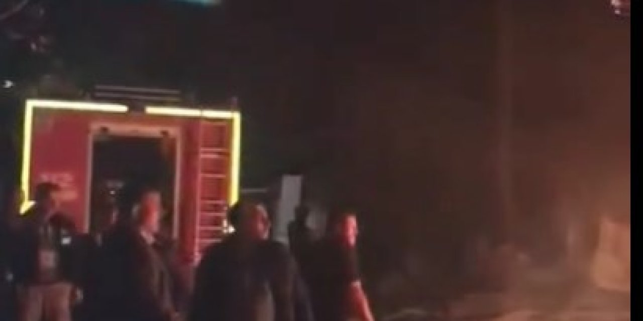 Çorum'da Köyde Yangın; Ev, Kömürlük, 5 Araç Yandı