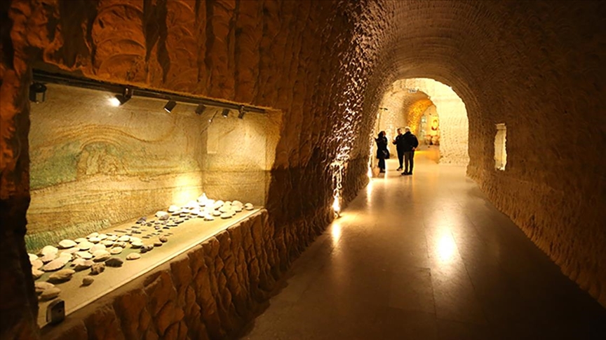 Avanos'ta turistler yerin metrelerce altında seramiğin tarihine yolculuk yapıyor