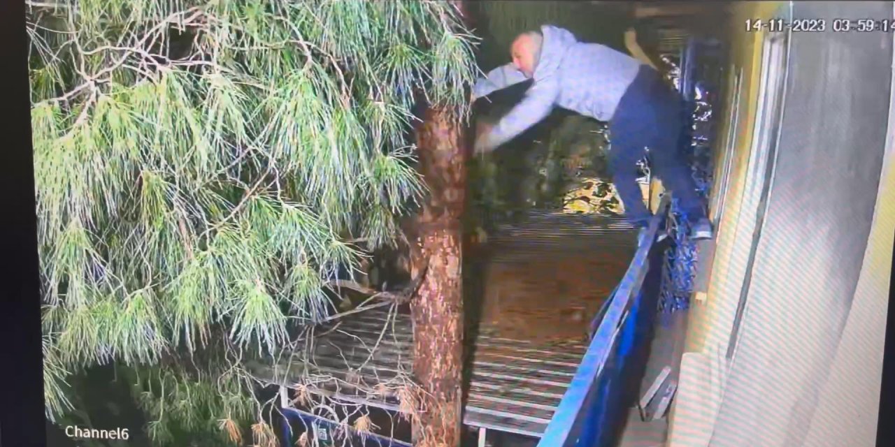 Tarihi Aşevinden Kurşun Levhaları Çalıp, Kaçtılar; O Anlar Kamerada