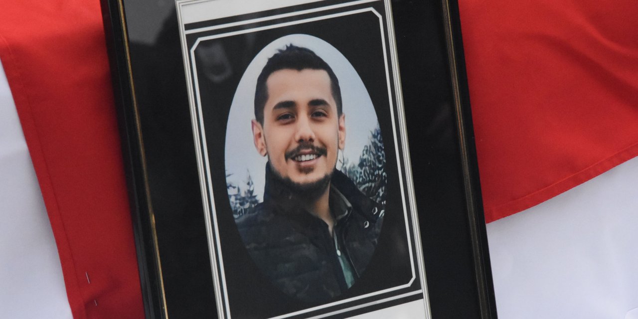 Arkadaşının Evinde Ölü Bulunan Erkek Hemşire Son Yolculuğuna Uğurlandı