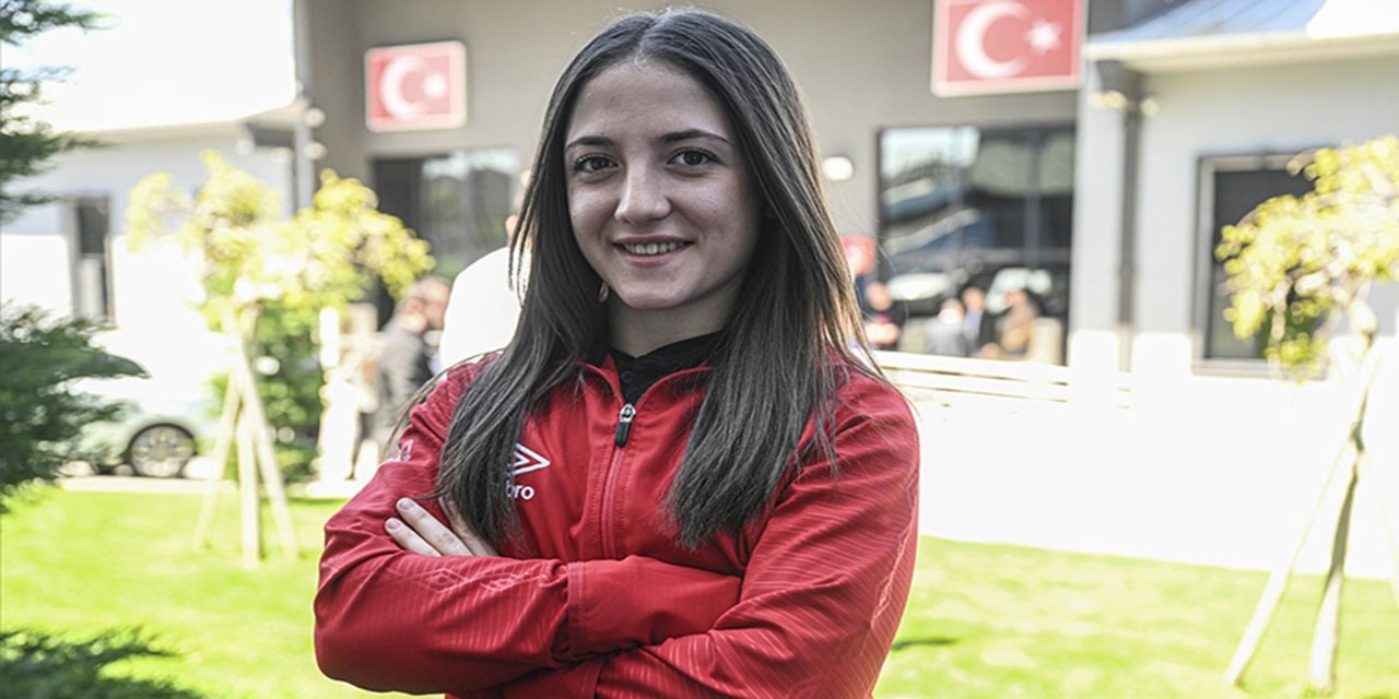 Milli halterci Cansu Bektaş, gençlerde dünya şampiyonu oldu