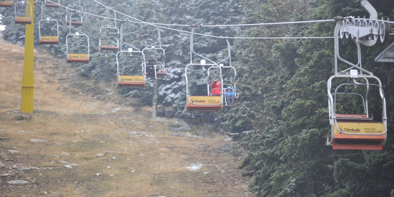 Uludağ'a Mevsimin İlk Karı Yağdı (2)