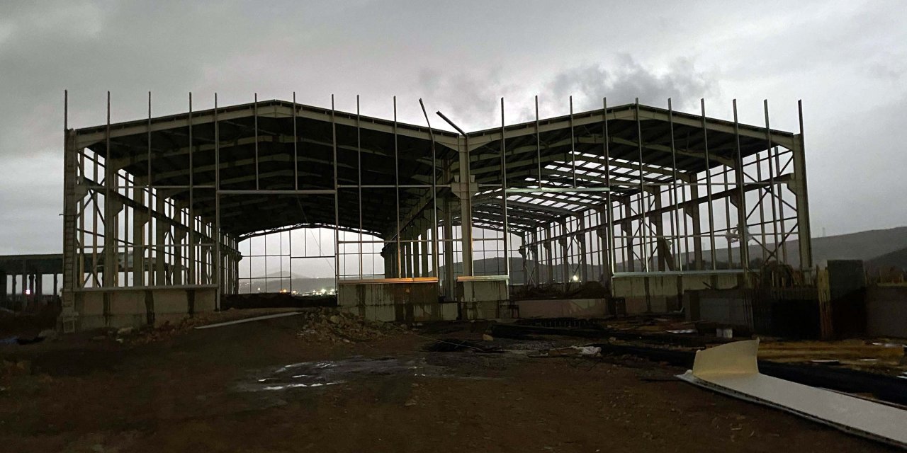 Fırtına Nedeniyle İnşaatın Çatısından Düşen İşçi Öldü