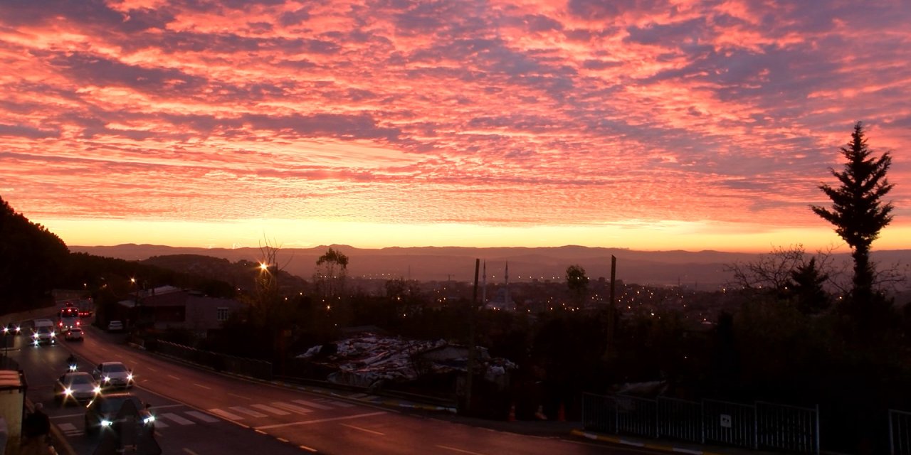 İstanbul Güne Büyüleyen Kızıllık İle Başladı