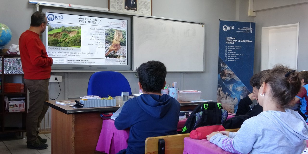 Bilim İnsanlarından İlkokul Öğrencilerine 'Afet' Eğitimi