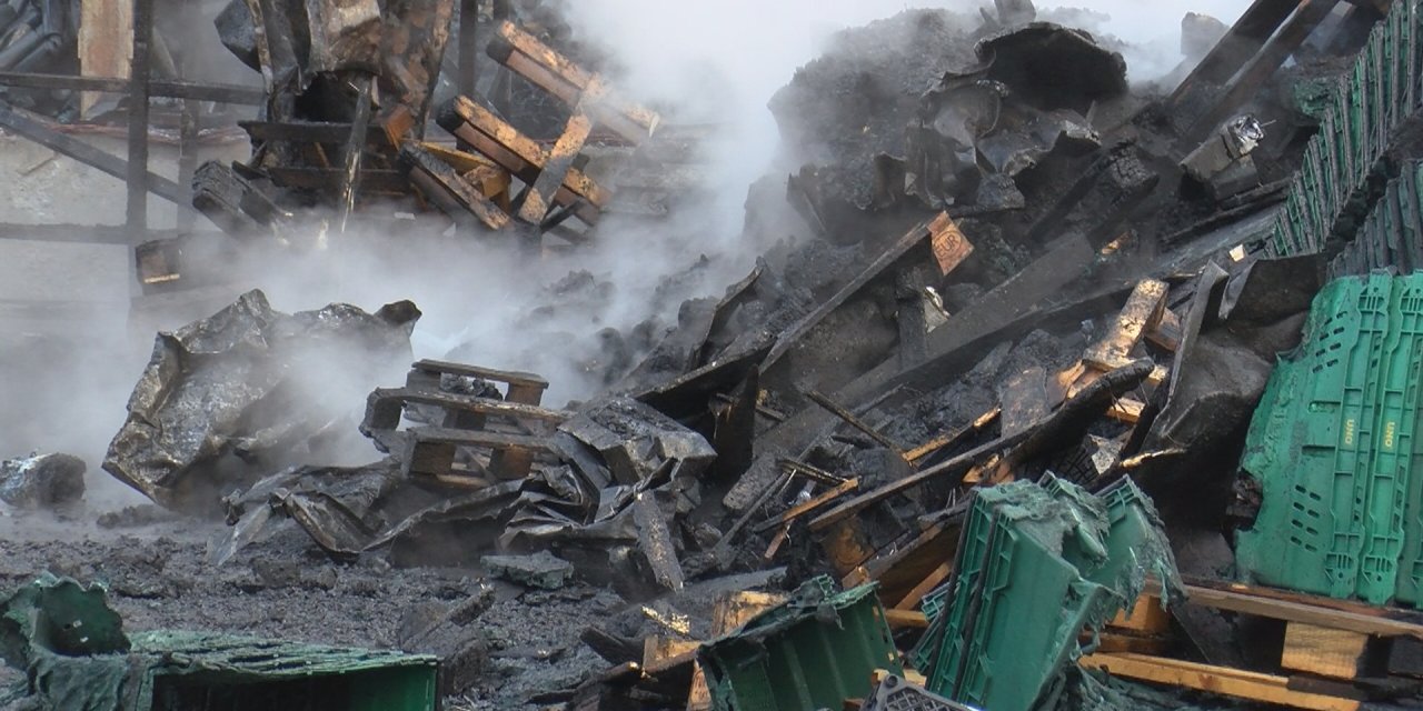 Esenyurt'ta Kimyasal Madde Deposundaki Yangın Kontrol Altına Alındı