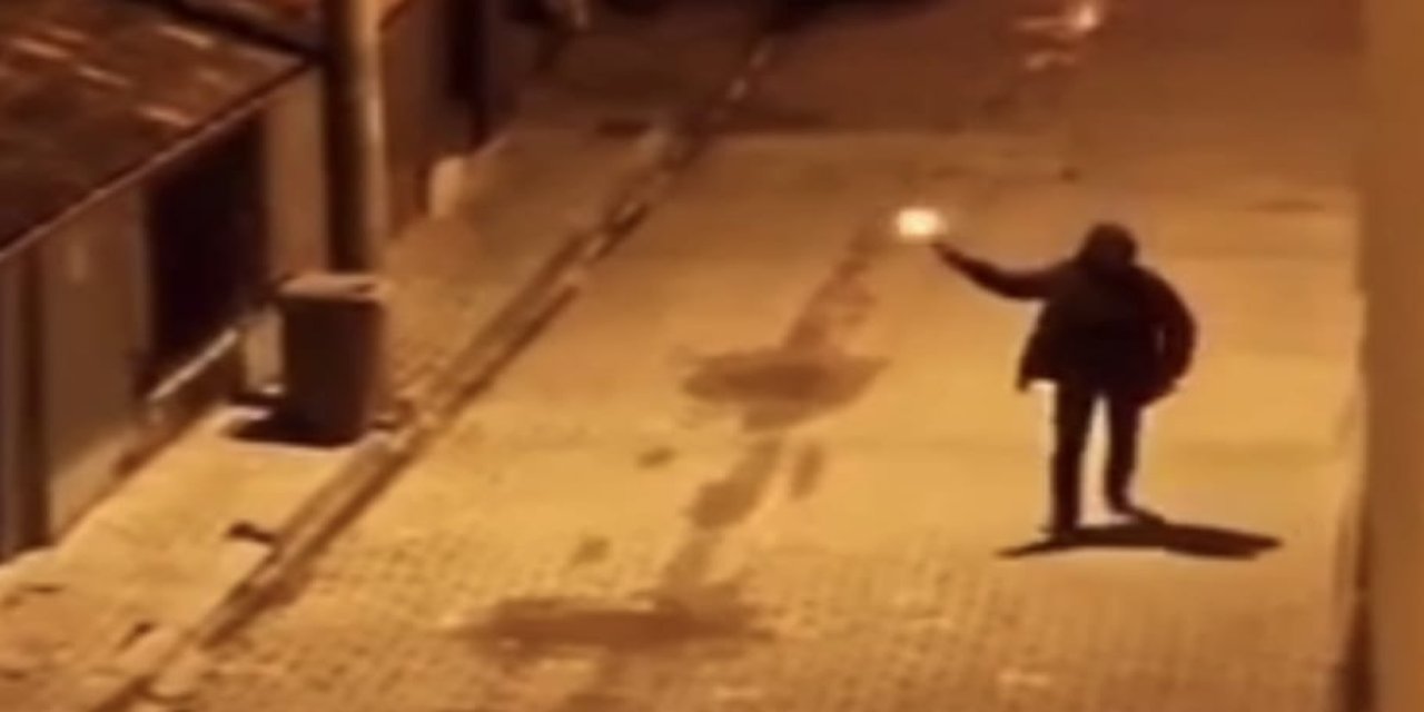 Sokakta Peş Peşe Havaya Ateş Eden Şüpheli Aranıyor