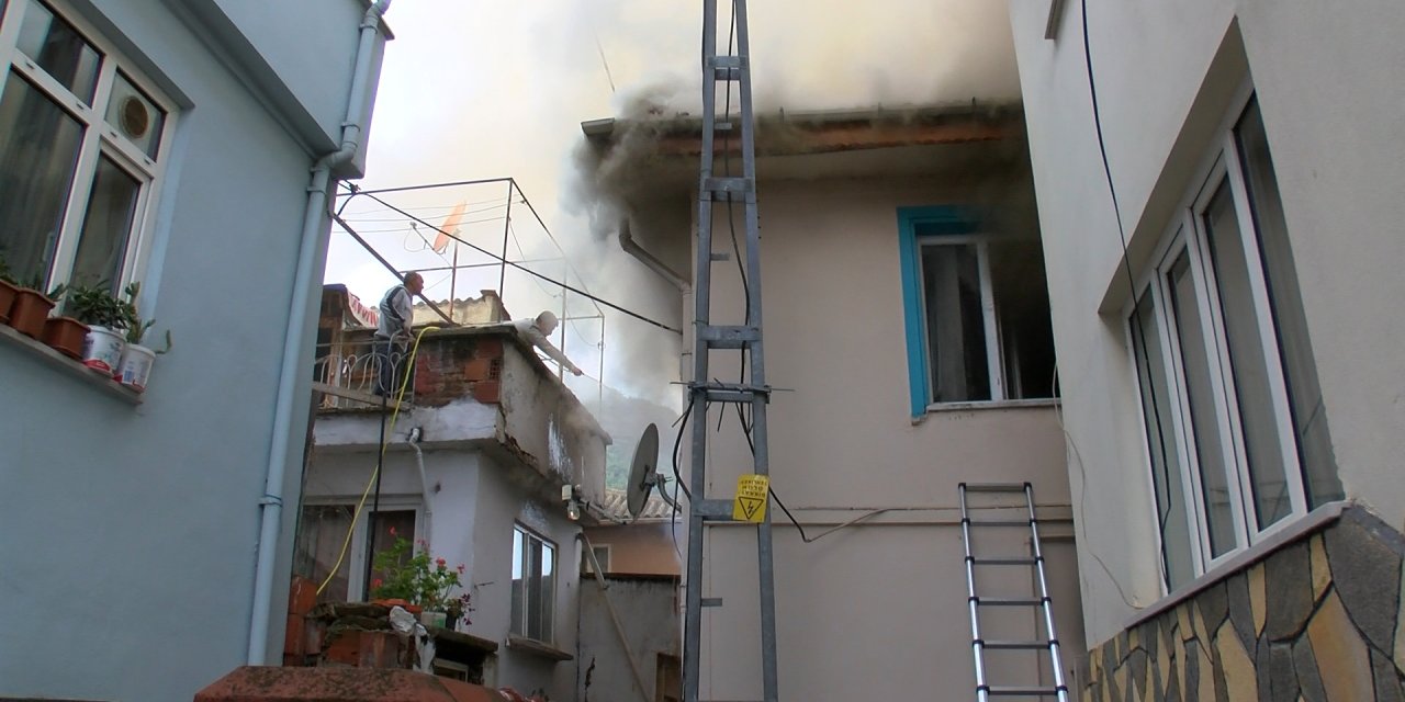 Bursa'da 2 Katlı Binada Yangın; Egemen Bebek Öldü, Annesi Yaralı Kurtuldu