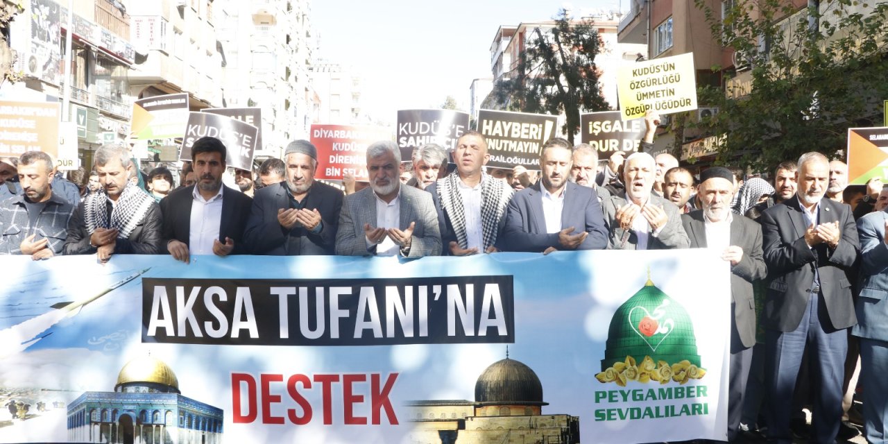 Diyarbakır'da Cuma Namazı Çıkışı İsrail Protestosu