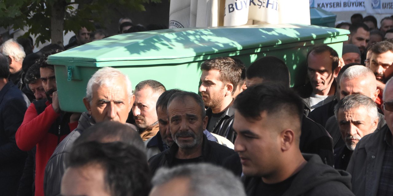 Fırtınanın Uçurduğu Demir Panel Çarpınca Çatıdan Düşen İşçi, Toprağa Verildi