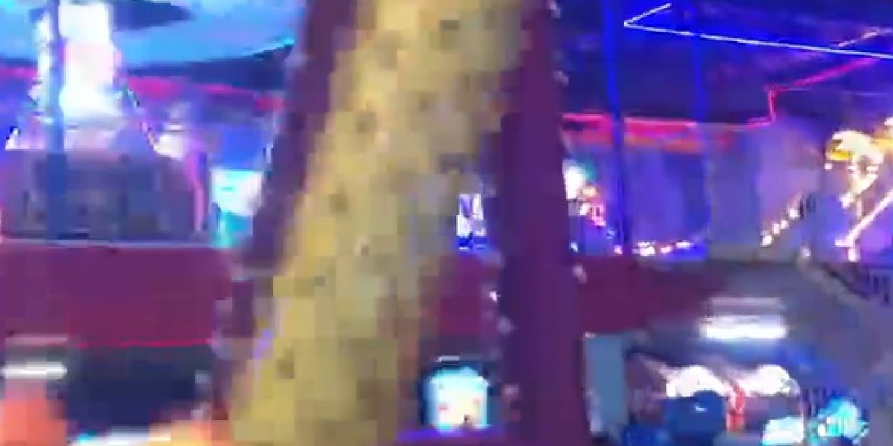 Oyun Salonunda Bağlantı Demiri Kopan Salıncaktaki 5 Çocuğun Yaralandığı Anlar Kamerada