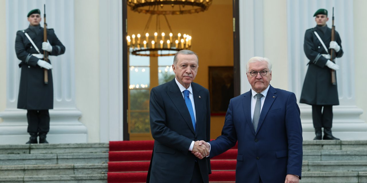 Erdoğan, Alman Mevkidaşı Steinmeier İle Bir Araya Geldi