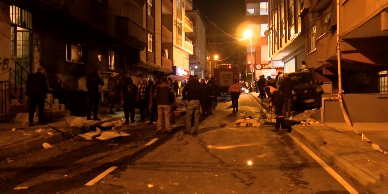 Küçükçekmece'de Patlamanın Yaşandığı Sokak Yeniden Trafiğe Açıldı