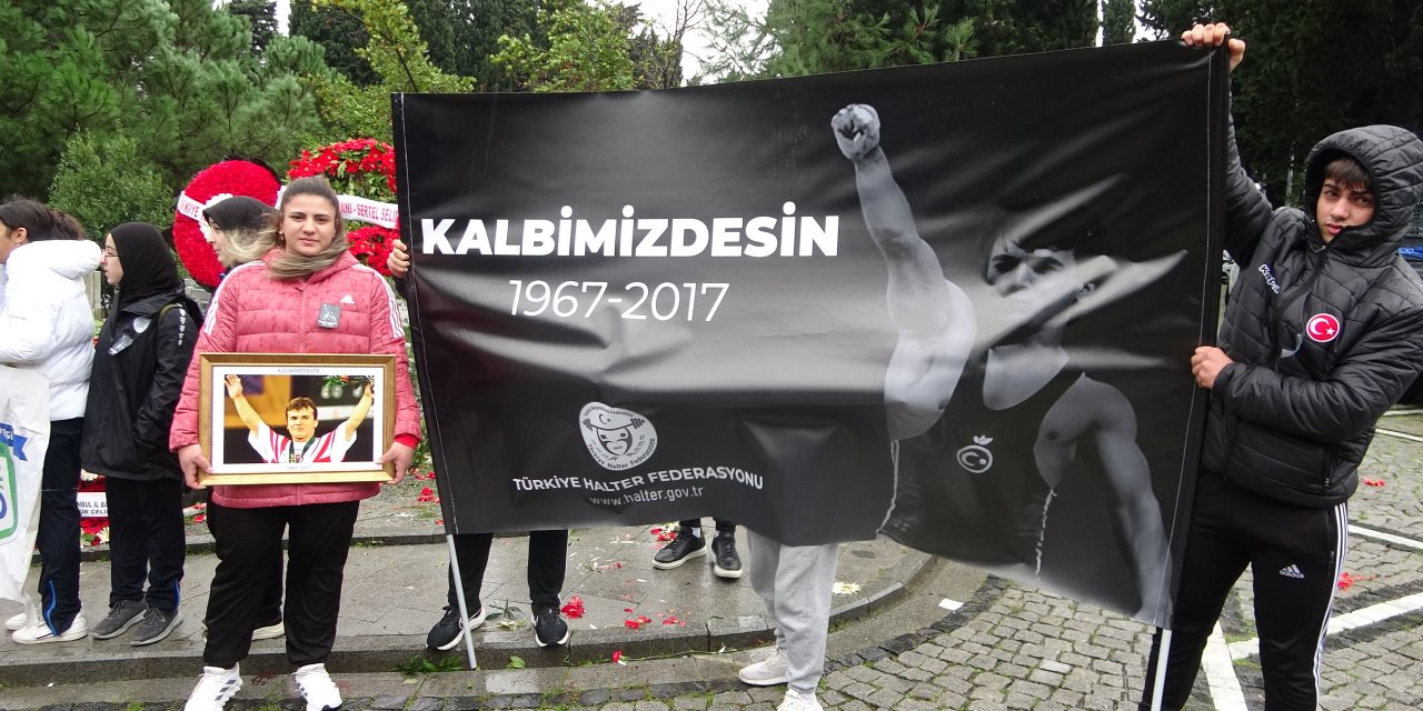 Esfane Sporcu Naim Süleymanoğlu, Kabri Başında Anıldı