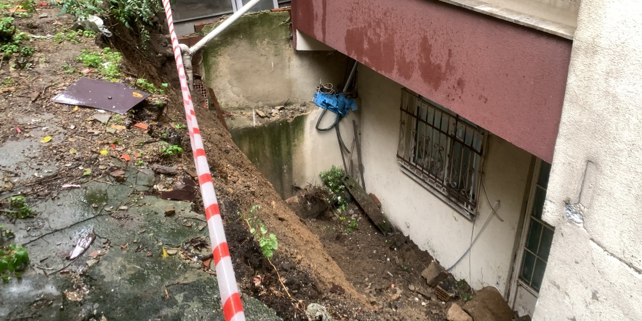 Kağıthane'de İstinat Duvarı Çöktü