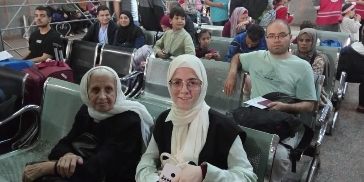 Dışişleri: Tahliye Bekleyen 44 Türk Ve Kktc Vatandaşı Mısır'a Ulaştı