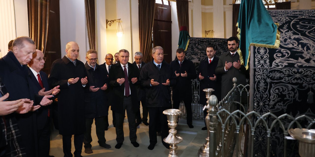 Cumhurbaşkanı Erdoğan Sultan Iı. Abdülhamid Han'ın Türbesini Ziyaret Etti