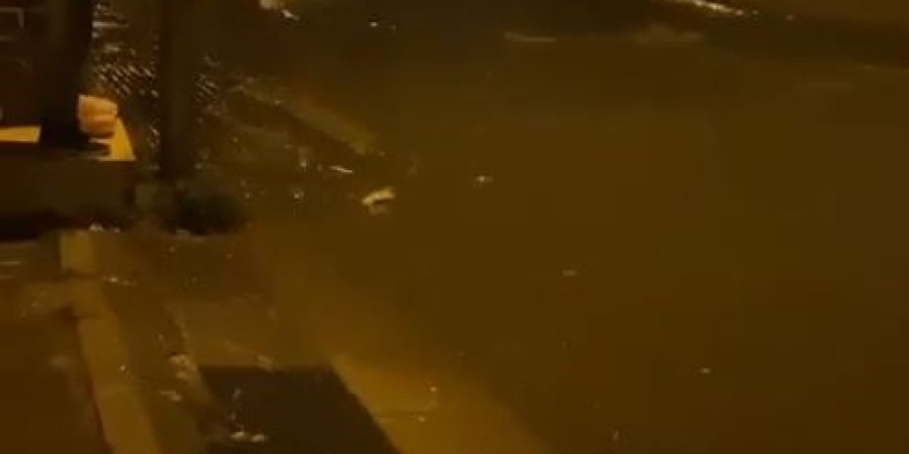 Ankara'da Sağanak; Yollar Göle Döndü