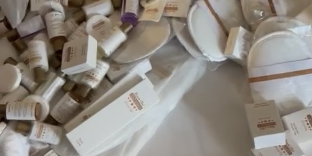 Tatilci Rus Ailenin Bavullarından Otele Ait Çok Sayıda Eşya Çıktı