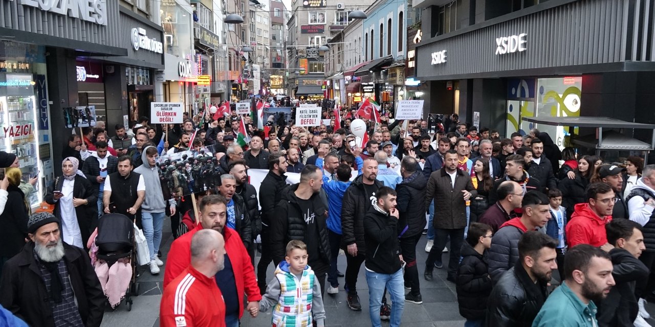 Trabzon'da Taraftarlardan Filistin'e Destek Yürüyüşü