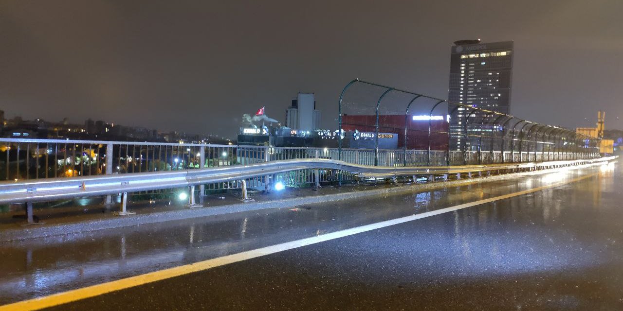 Bağcılar Tem Otoyolu'nda Servis Minibüsü Devrildi:1 Ölü 1 Yaralı