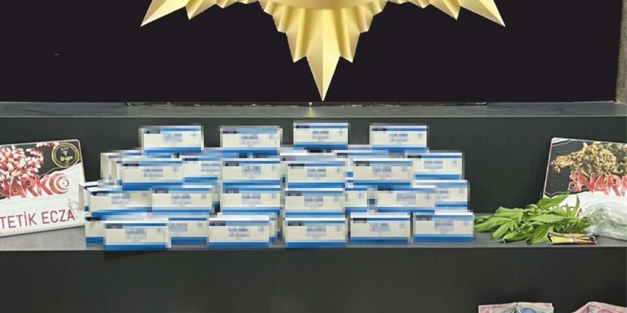 İzmir'de 4 Bin 854 Sentetik Hap Ele Geçirildi; 3 Gözaltı