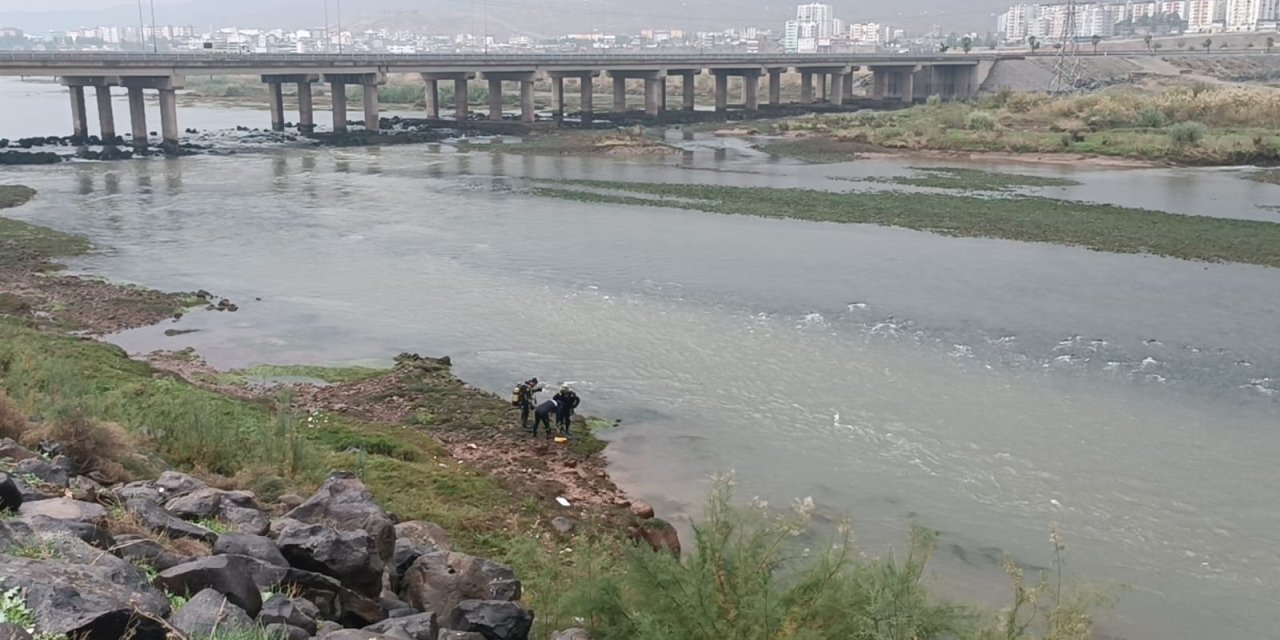Şırnak’ta Kayıp Mehmet İçin Dicle Nehri’nde Arama Çalışması