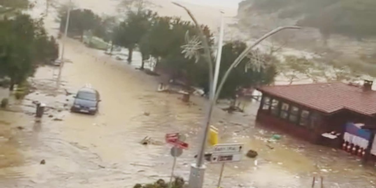 Şile'de Fırtına: Dere Taştı, Yollar Göle Döndü-1