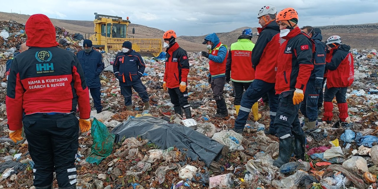 Kayseri'de, Çöp Yığınının Altında Kalan Belediye İşçisinin Cansız Bedenine Ulaşıldı