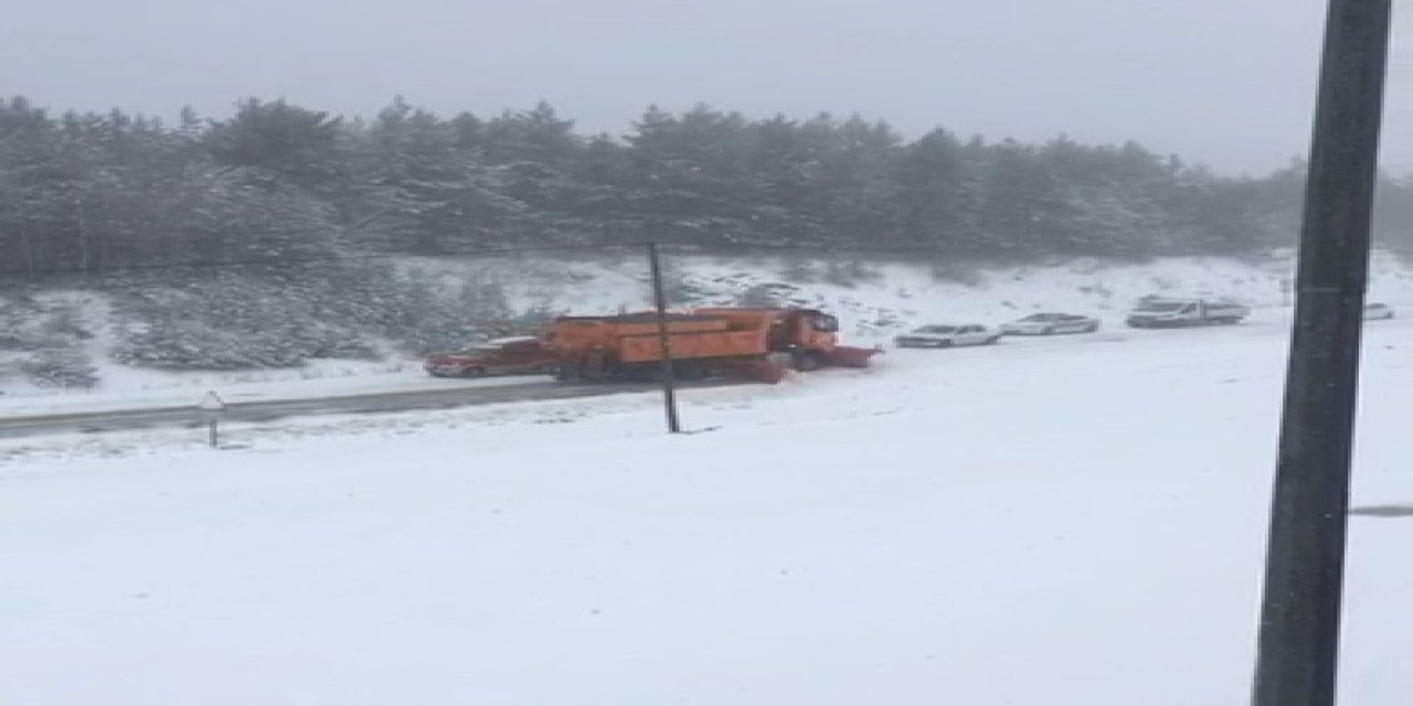 Sivas Geminbeli Geçidi'nde Kar Yağışı