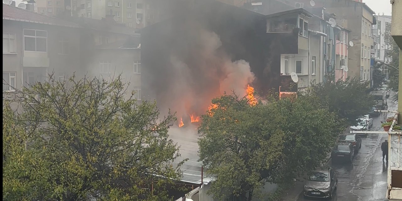 (Geniş Haber) Ataşehir'de Hurda Deposunda Yangın