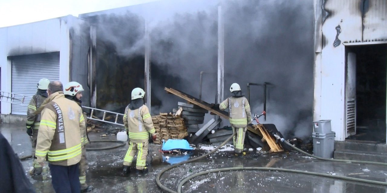(Geniş Haber) Gürpınar Balık Hali'nde Yangın