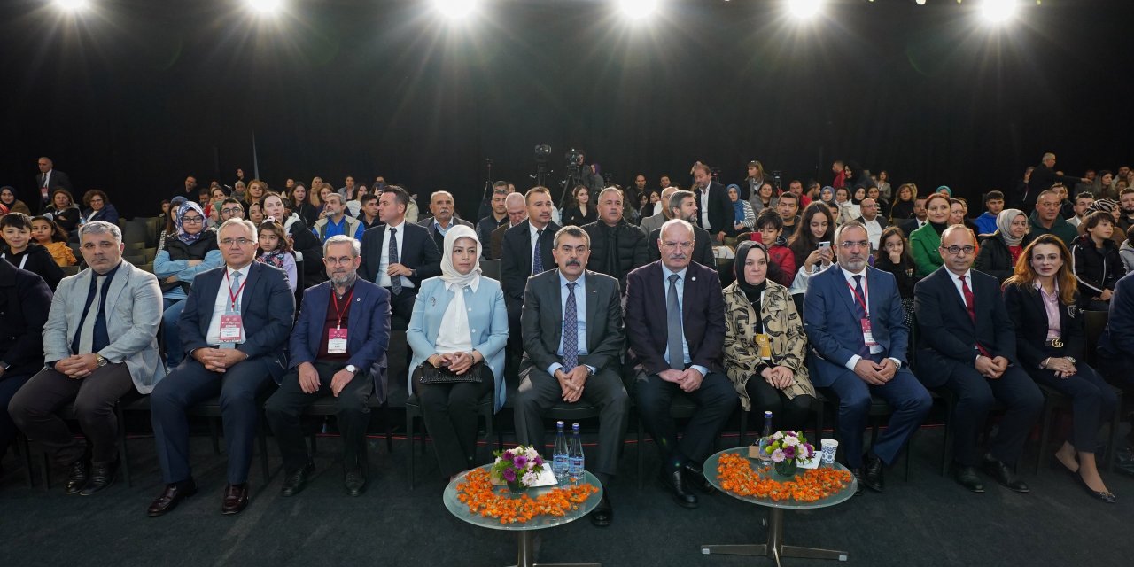 Bakan Tekin: Müfredatlarımızı Revize Edeceğiz