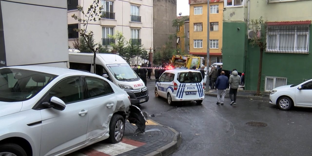 (Geniş Haber) Bağcılar'da Çöp Kamyonu 7 Araca Çarptı: Kamyondan Atlayan Şoför Yaralandı