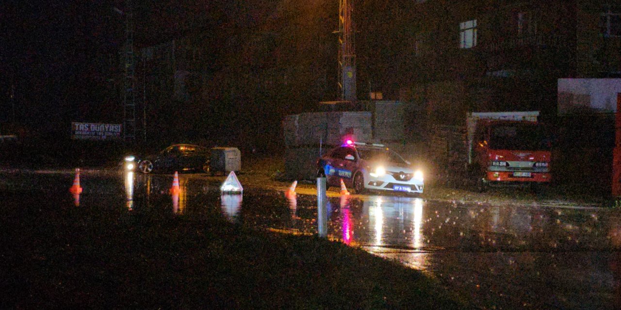 Zonguldak'ta Sağanak Ve Fırtına; Ağaçlar Devrildi, Gemi Karaya Oturdu (8)