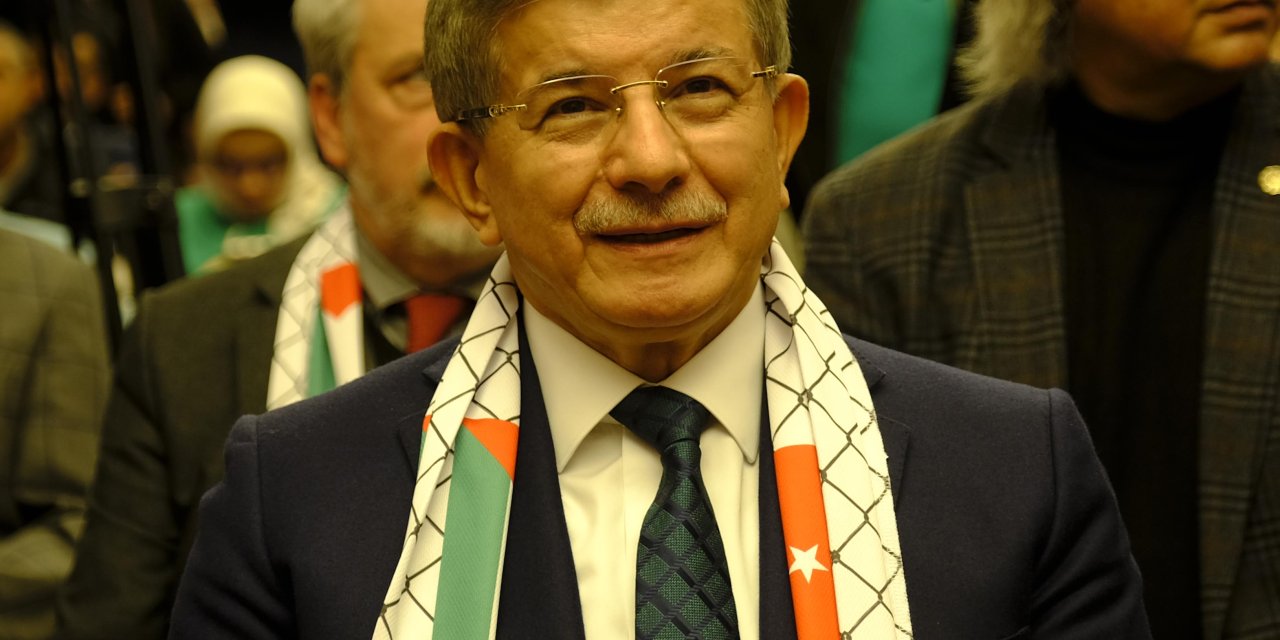 Davutoğlu: Borcunuz Yoksa Ceyhan'dan İsrail'e Gönderilen Petrol Sevkiyatı Niye Devam Ediyor