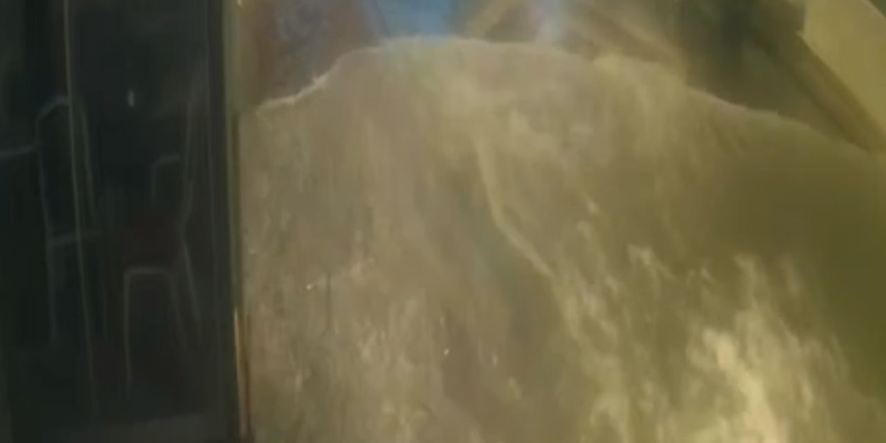 Gemlik’te Sağanak Ve Fırtına; Tekneler Karaya Vurdu (2)