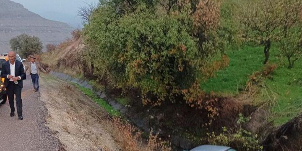 Siirt'te Otomobil Şarampole Yuvarlandı: 1 Ölü, 8 Yaralı