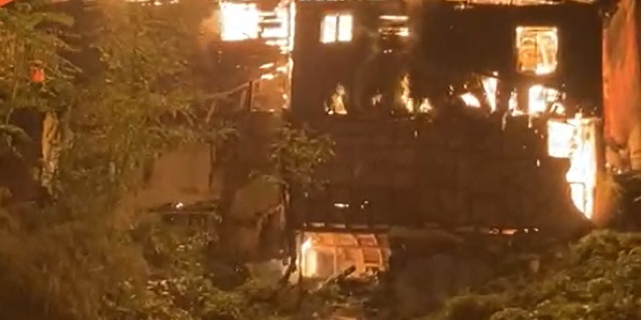 Bursa’da Metruk Bina Alevlere Teslim Oldu