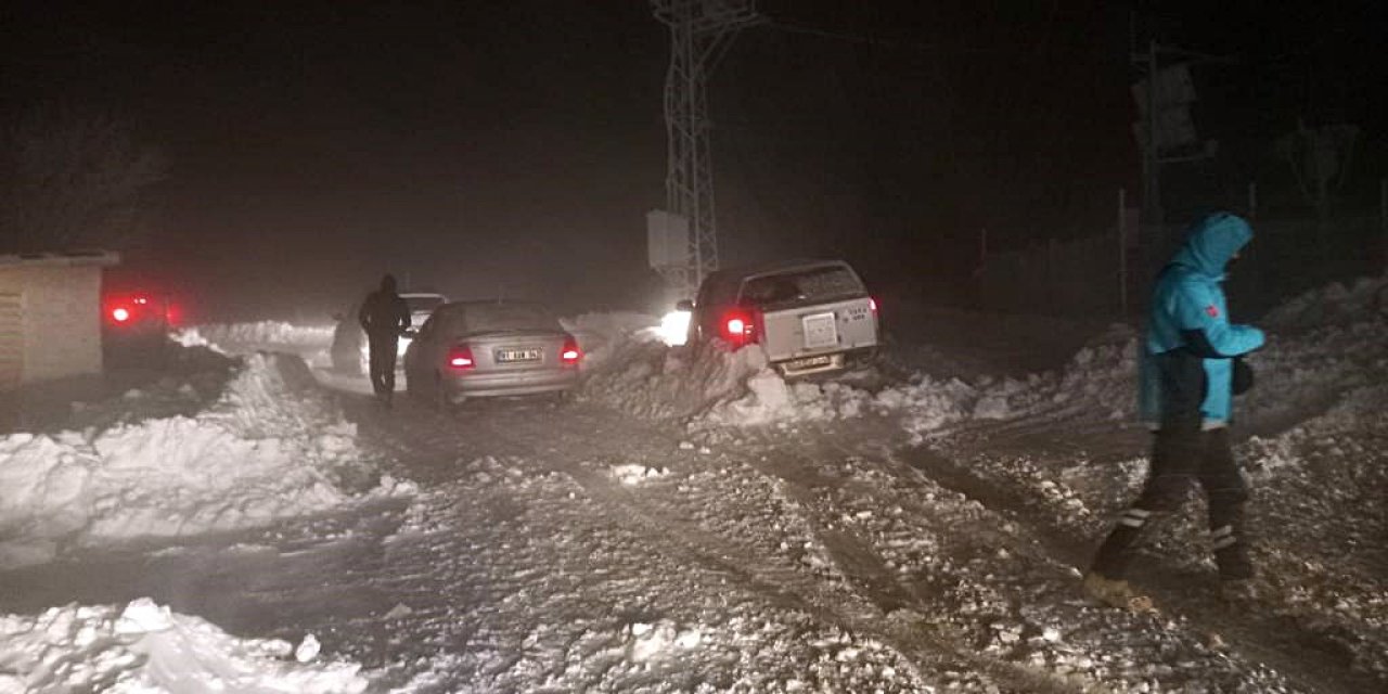 Yaylada Kar Nedeniyle Mahsur Kalan 13 Kişi Kurtarıldı