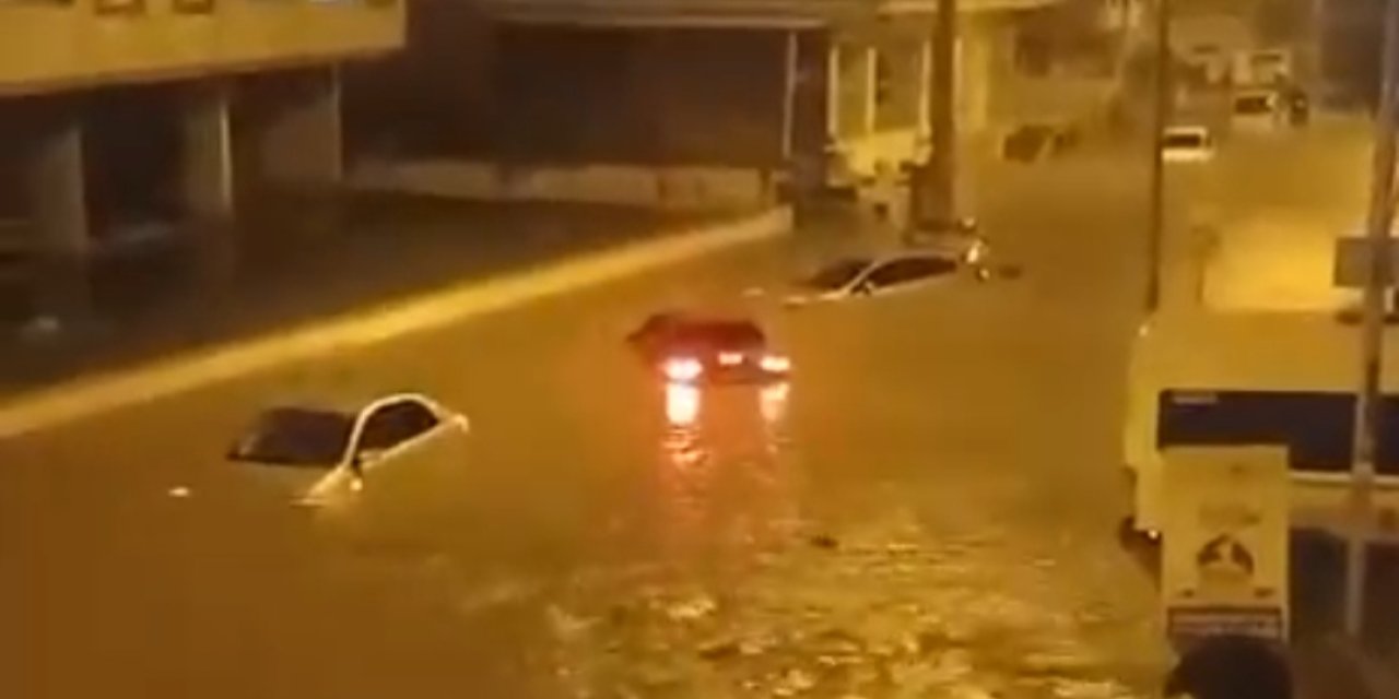 Batman’da Sağanak; Cadde Ve Sokaklar Suyla Doldu, Eğitime 1 Gün Ara Verildi